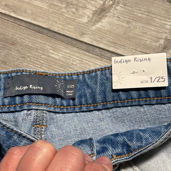 Indigo Rising Jean shorts - Picture 3 of 3